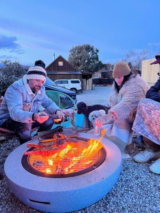 וואנאקה Alpine Chalet - Views, Fire-Pit, Central, Cosy מראה חיצוני תמונה