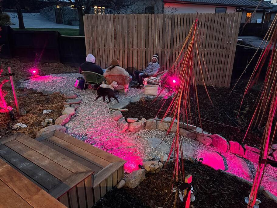 וואנאקה Alpine Chalet - Views, Fire-Pit, Central, Cosy מראה חיצוני תמונה